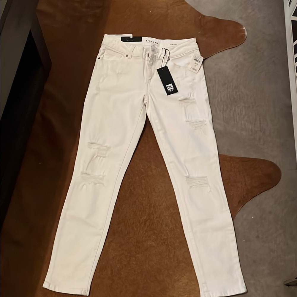 DL1961 White Distressed Jeans